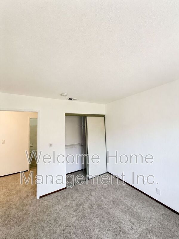 Building Photo - 34769 Comstock Common