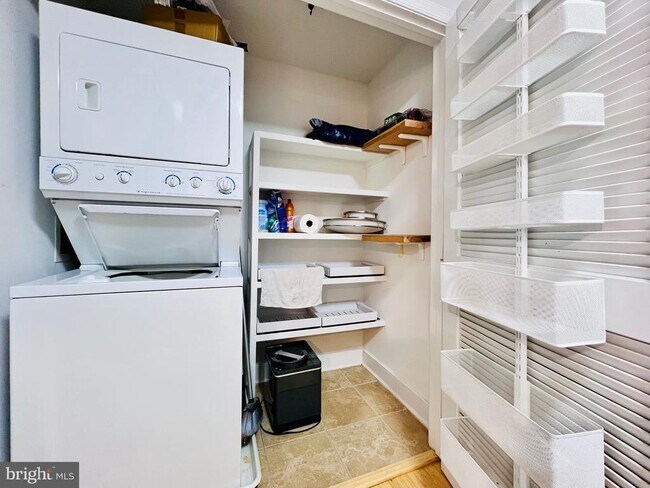 Building Photo - 1108 Columbia Rd NW