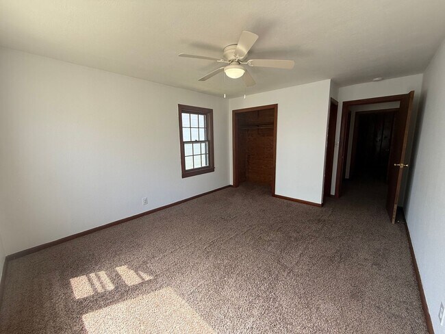 Building Photo - Spacious 3 Bedroom, 2 Bath Home in Springfield, MO!