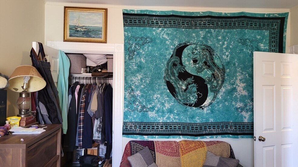 Building Photo - 12 Linden St