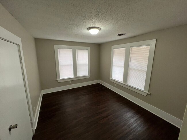 Building Photo - 554 Josephine St