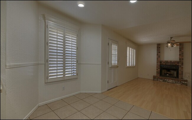 Building Photo - 1025 Jan Ellyn Ln