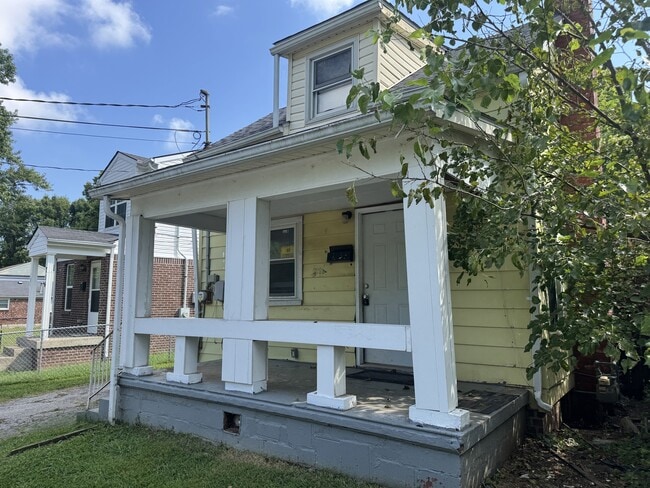 Building Photo - 712 Florence Ave