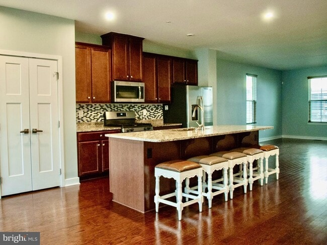 Building Photo - 601 Colindale St