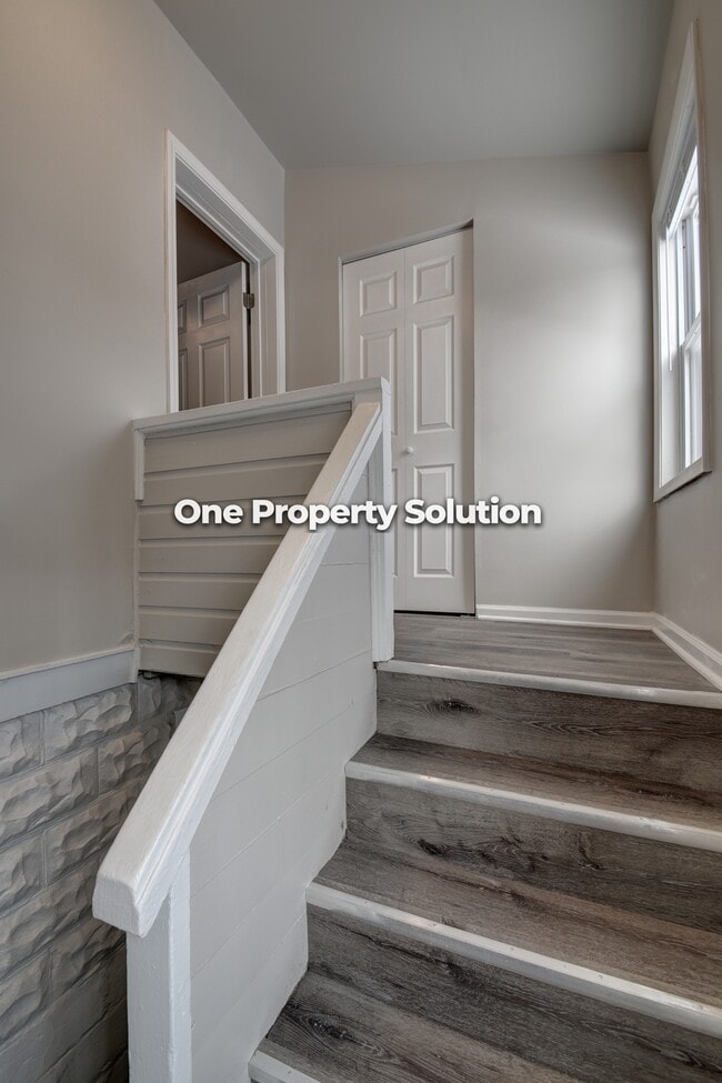 Building Photo - 437 Hovey St