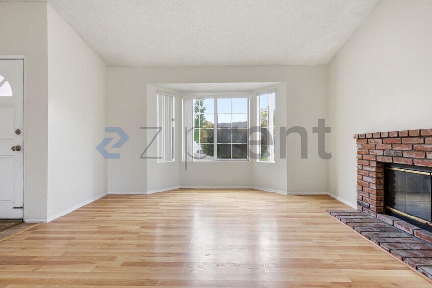 Building Photo - Unit