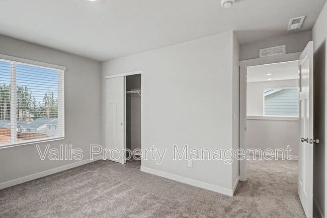 Building Photo - 2618 Mount St Helens Ave SE