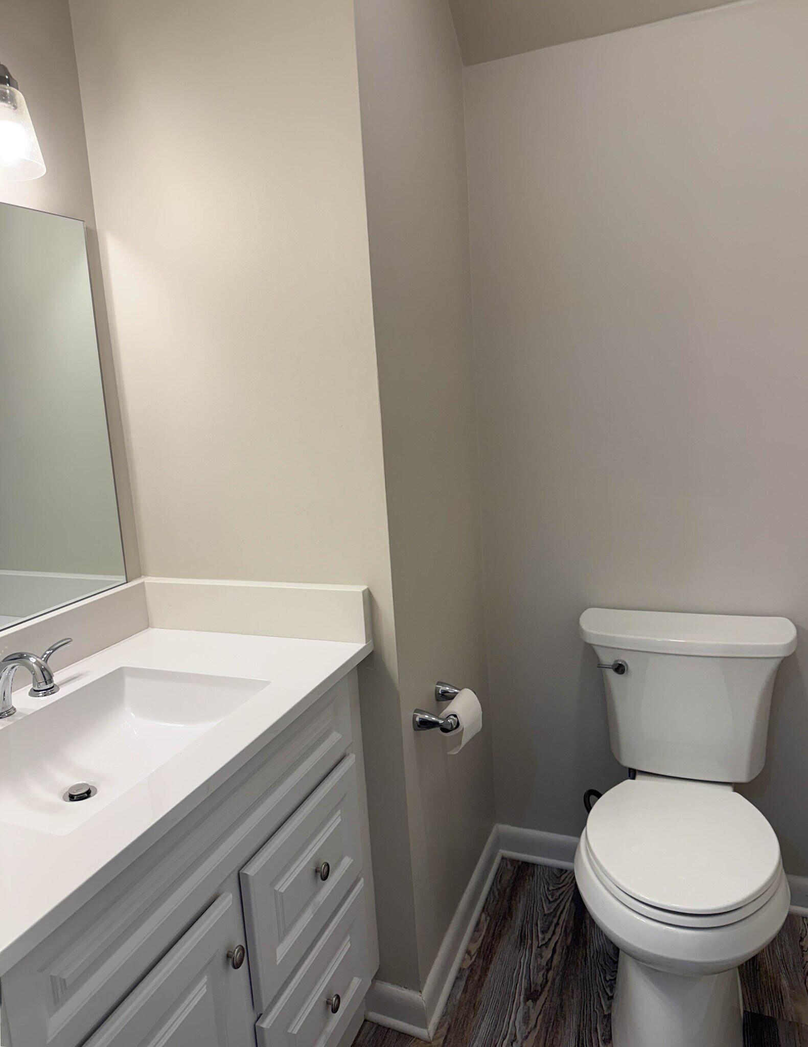 Powder room - 8300 Scottingham Dr