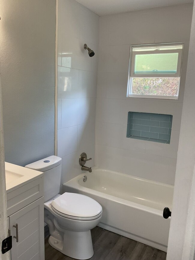 Building Photo - GORGEOUS 3BR/1BA Block Home! NO APPLICATIO...