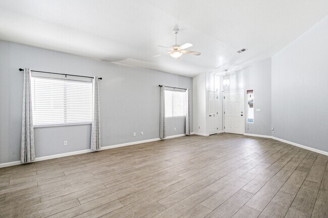 Building Photo - 8111 Desert Cloud Ave