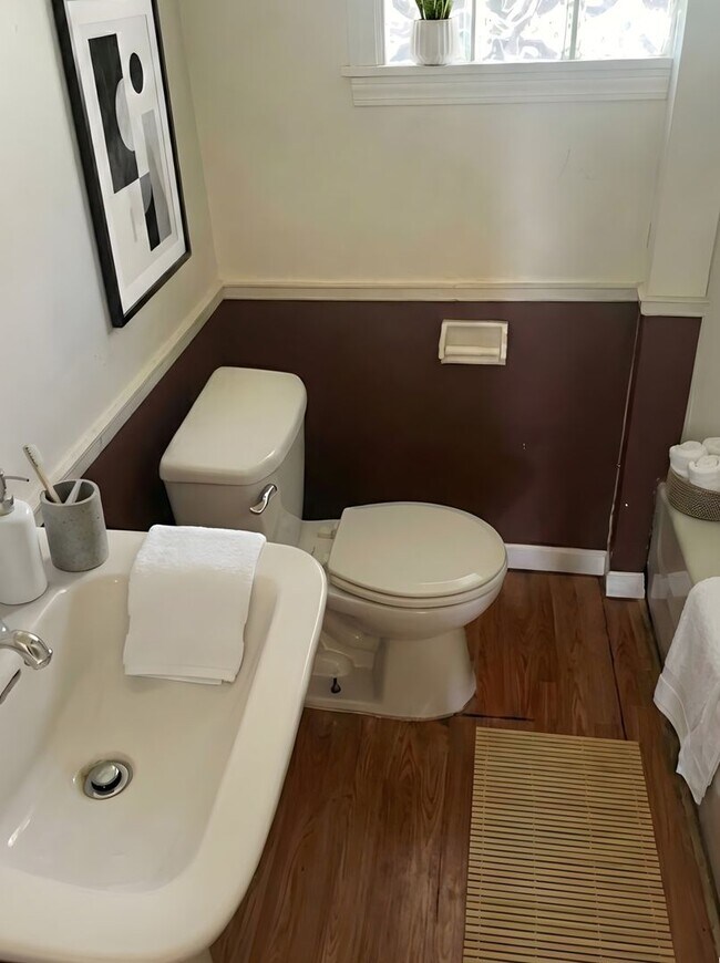 Building Photo - 1222 Broadway Ave