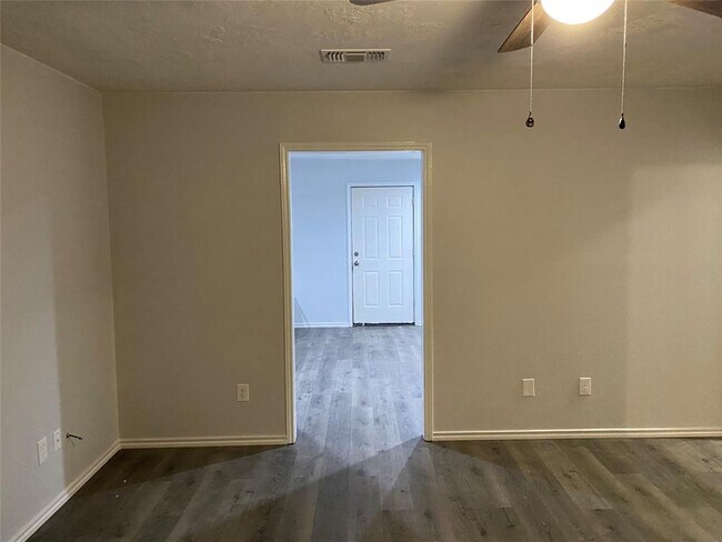 Building Photo - 309 S Avenue C Ave