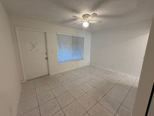 Building Photo - 161 NW 43rd Ct