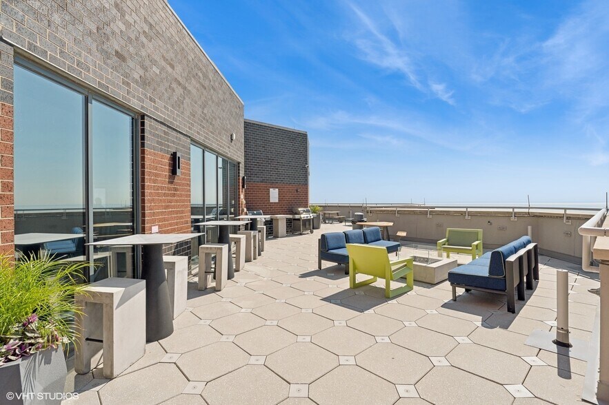 Building Photo - 3660 N Lake Shore Dr