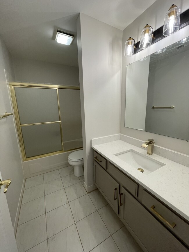 Building Photo - 1308 N Streamwood Ln
