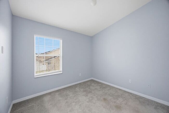 Building Photo - Villages of Bloomingdale