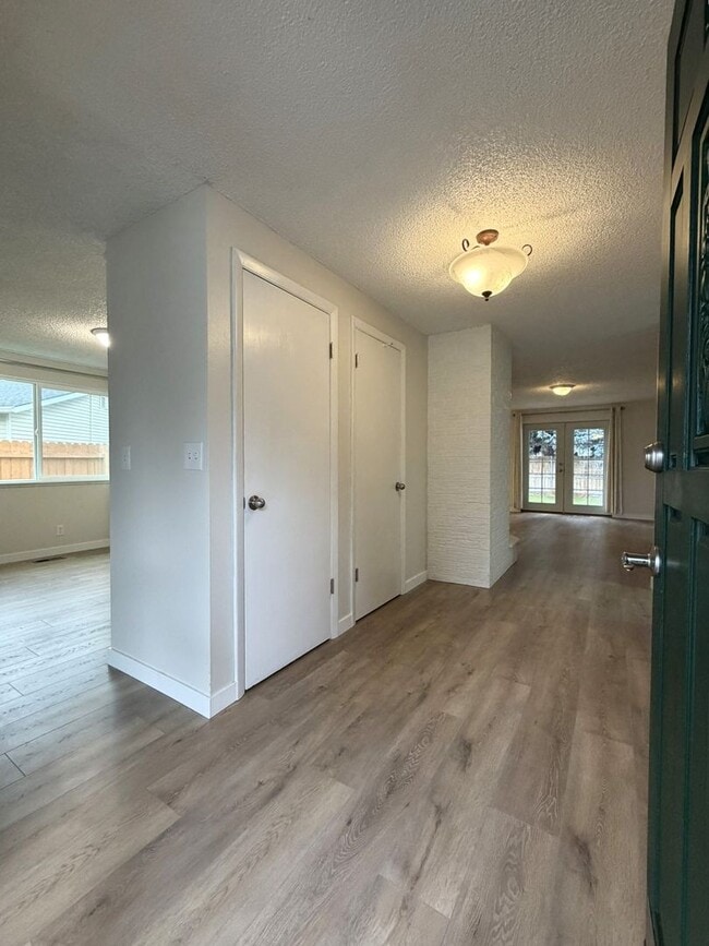 Building Photo - Beautiful 4 bed 2 bath home in Boise just off E Bergeson St