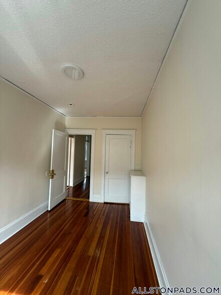 Building Photo - 6 Barrows St