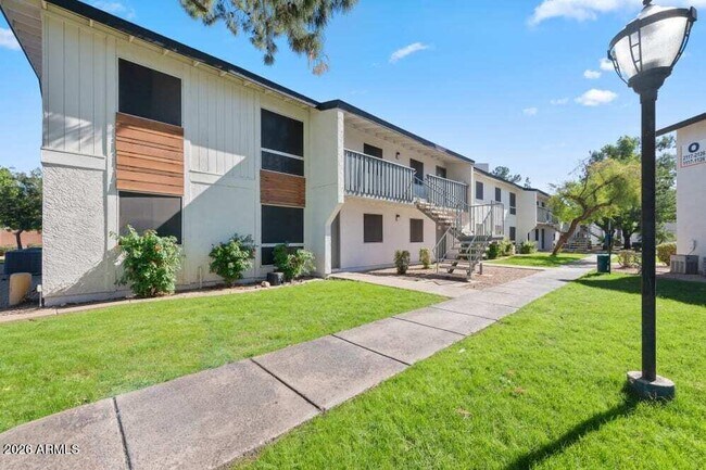 Building Photo - 2222 W Beardsley Rd