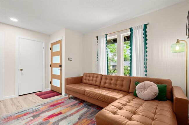 Building Photo - 5212 Provencial Dr