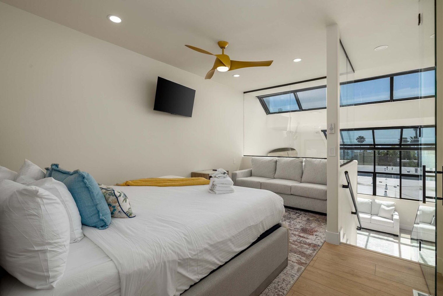 Building Photo - 357 Playa Del Sur St