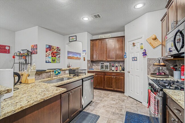 Building Photo - 16534 Twinwalker Drive
