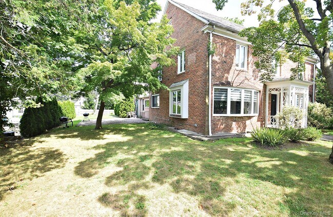 Building Photo - 25 Old Mill Rd