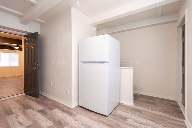 Building Photo - 1325 W Dora St