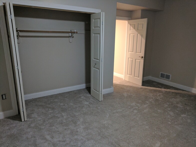 Building Photo - 306 Southwest Carriage Drive