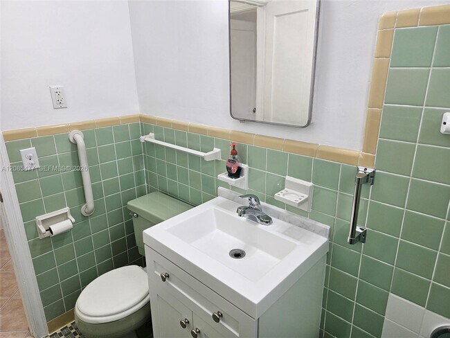 Building Photo - 145 SW 60th Ct