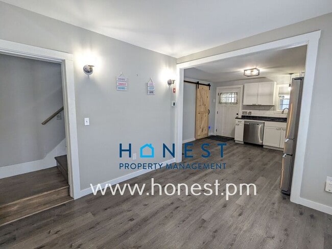 Building Photo - 162 College Ave