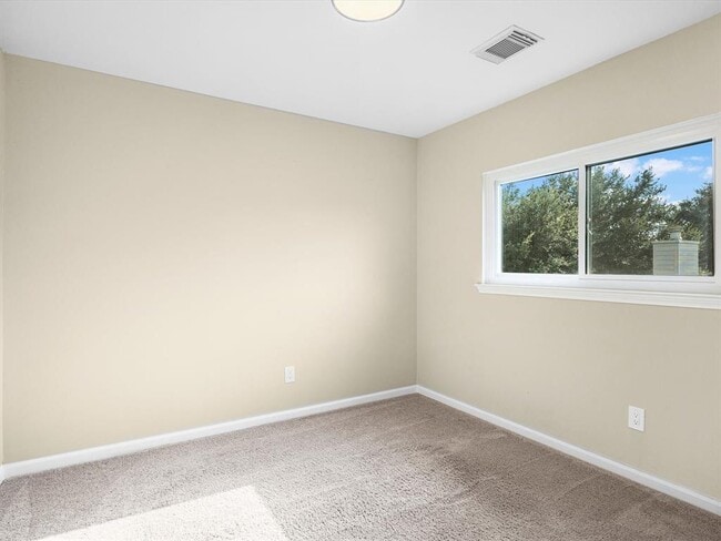 Building Photo - 9707 Green Valley Ln