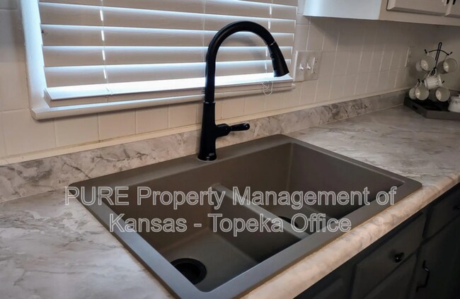 Building Photo - 111 Vista View Ct