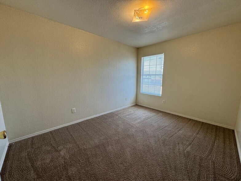 Building Photo - 4303 Deek Dr