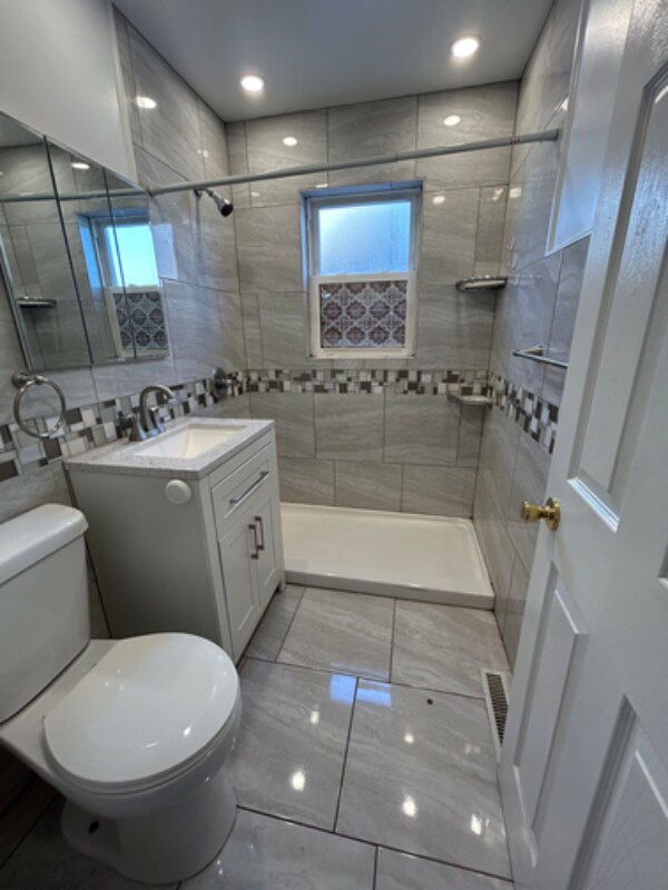 Building Photo - 14520 Harvey Ave