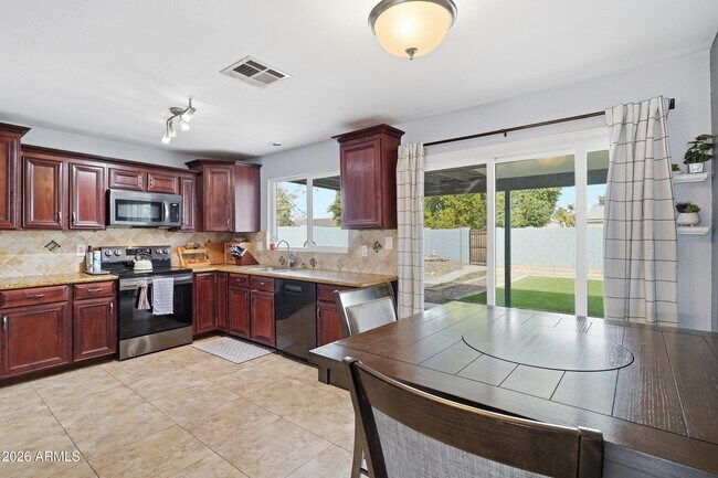 Building Photo - 1504 W Marlboro Dr