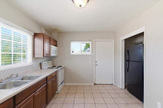 Building Photo - 2609 W Morten Ave