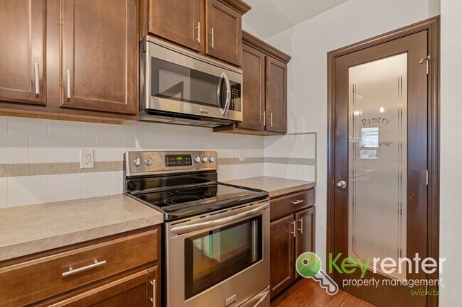 Building Photo - Beautiful 4 Bedroom 3 Bath | Goddard School District