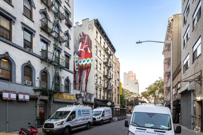 Building Photo - 303 Broome St