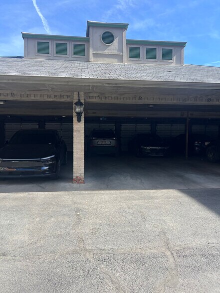 Building Photo - 51 W Blenkner St