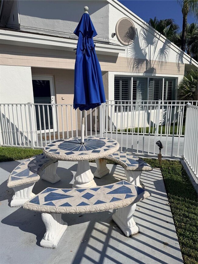 Building Photo - 17500 NW 67th Ct