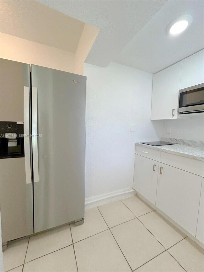 Building Photo - 121 SW 51st Ave