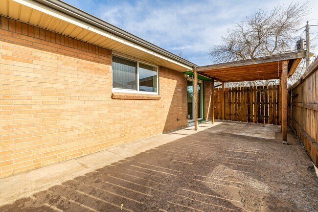Building Photo - Lovely remodeled 2 Bed 1 Bath in Arvada