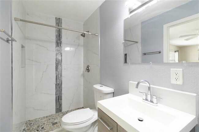 Building Photo - 3520 Aloha Dr