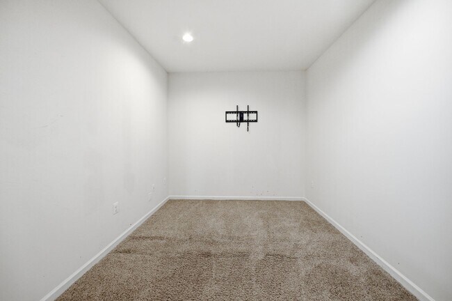 Building Photo - 24267 Purple Finch Dr