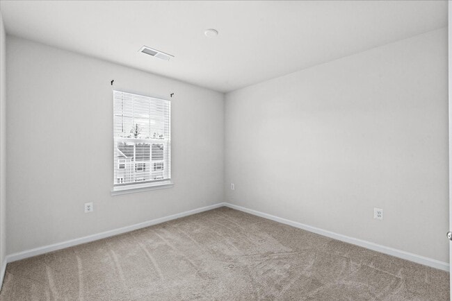 Building Photo - Elegant Townhome Close to I-95 and Downtow...