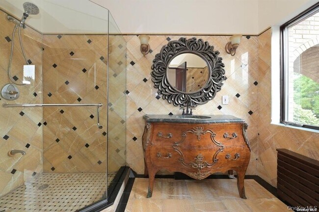 Building Photo - 108-35 66th Rd