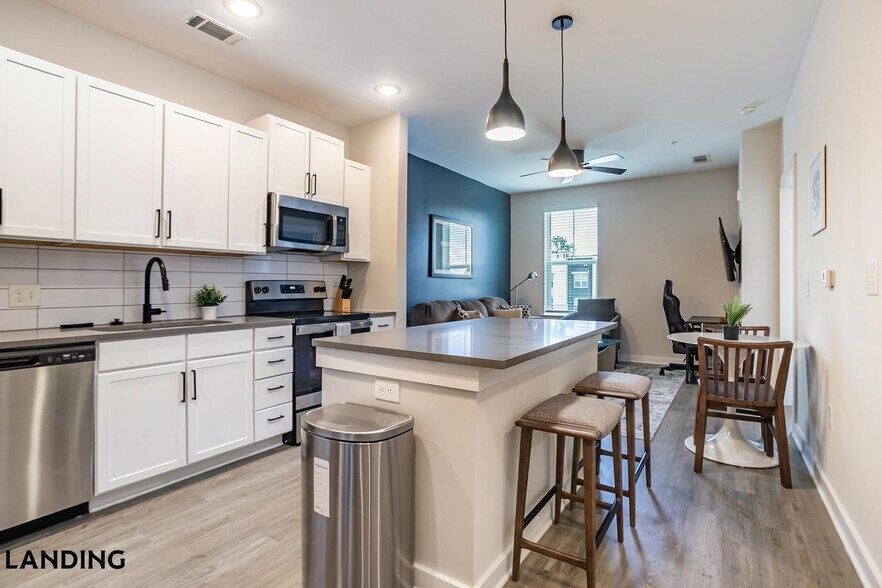 Building Photo - 1270 Hillcrest Dr