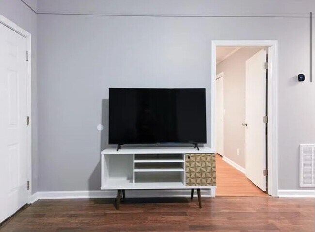 Building Photo - 356 Kingview Dr