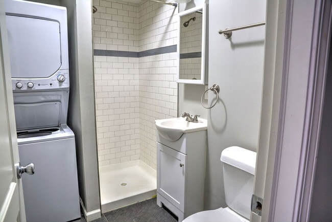 Building Photo - 1661 N Pearl St